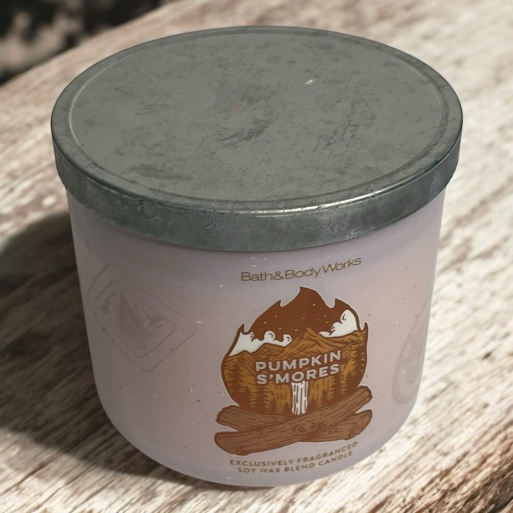 Bath & Body Works Pumpkin S'mores  3 Wick Scented Candle  14.5 oz